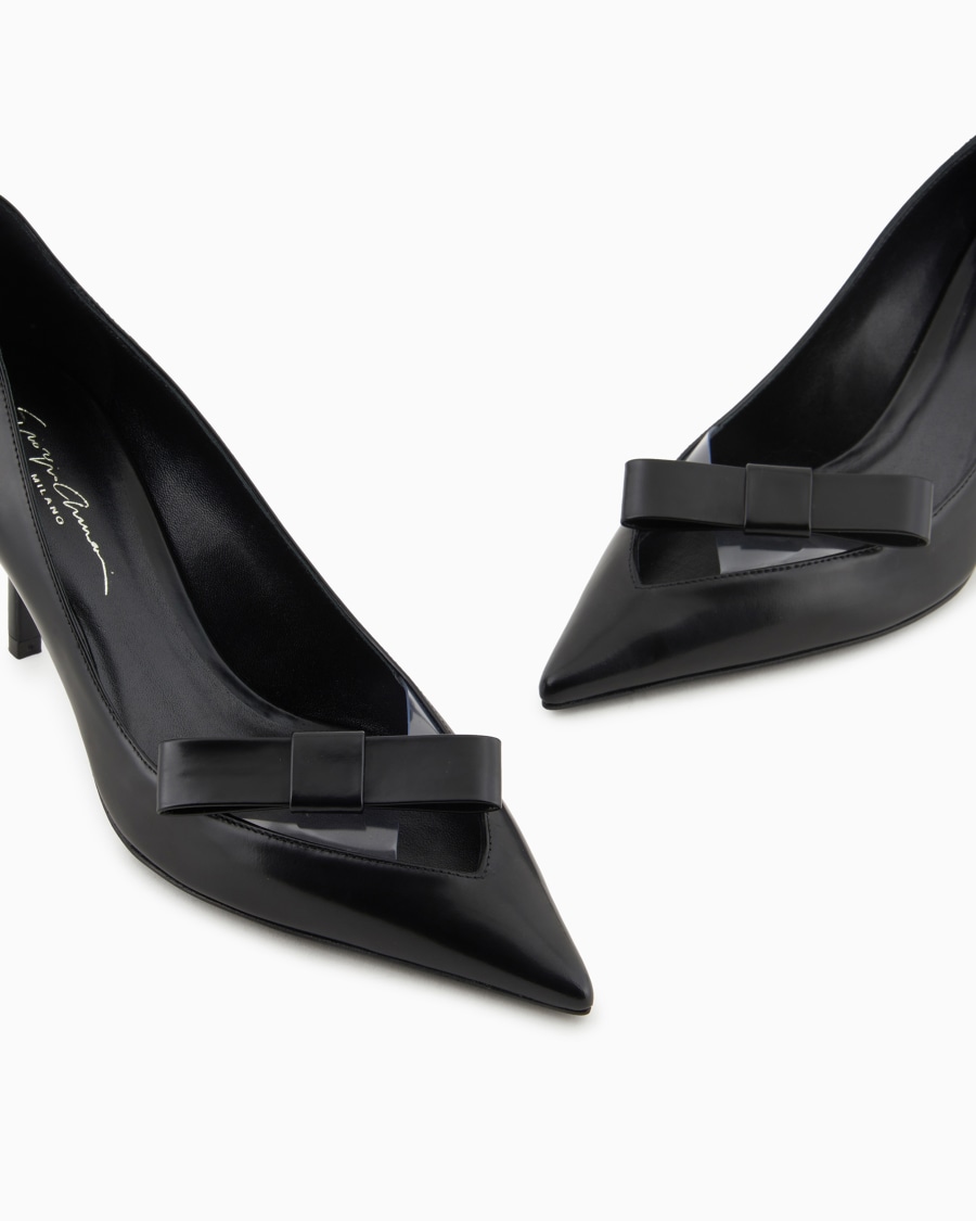 The World Of Armani DÉCOLLETÉ CON FIOCCO IN PELLE SPAZZOLATA