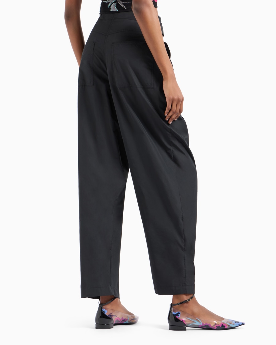 The World Of Armani PANTALONI DRITTI CON PINCES IN TAFFETÀ