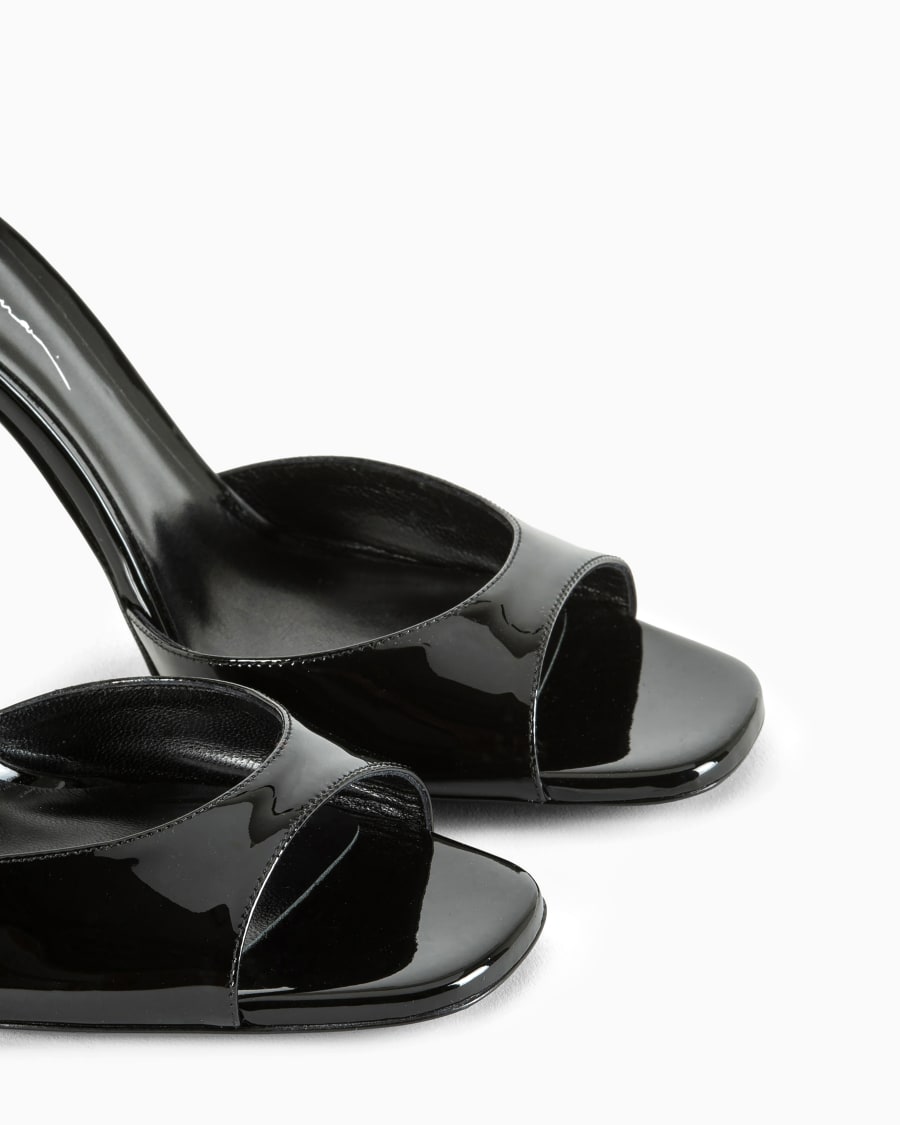 The World Of Armani SANDALI CON TACCO IN VERNICE