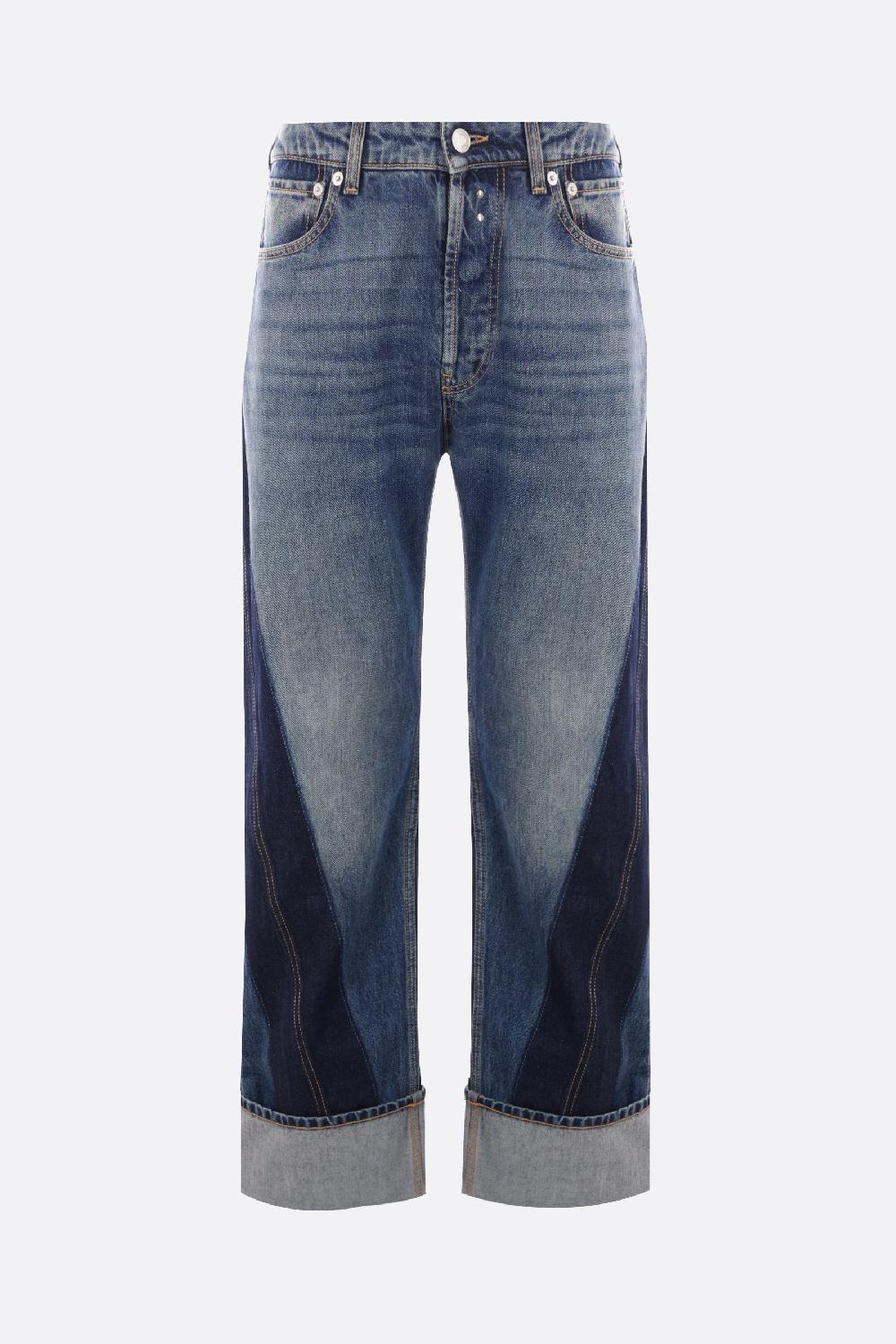 ALEXANDER McQUEEN jeans in denim con bande ritorte