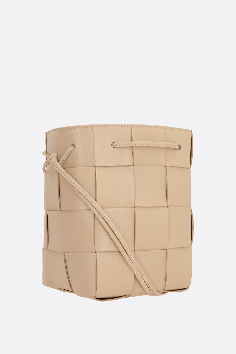 BOTTEGA VENETA Borsa A Secchiello Cassette Small In Maxi Intrecciato Nappa