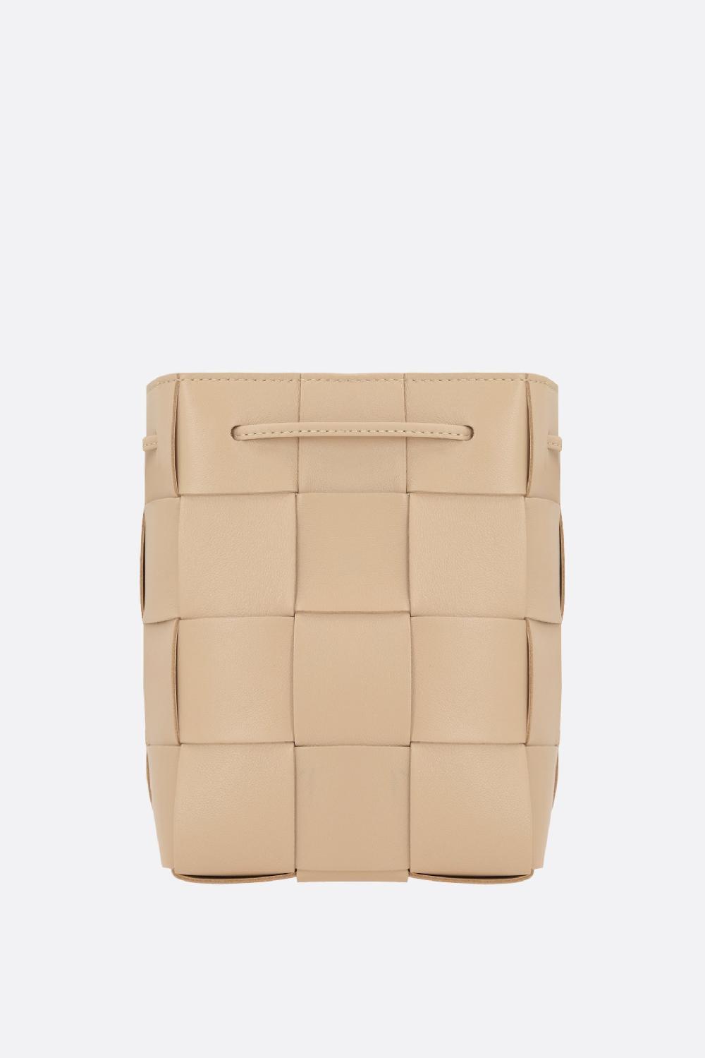 BOTTEGA VENETA borsa a secchiello Cassette small in Maxi Intrecciato nappa