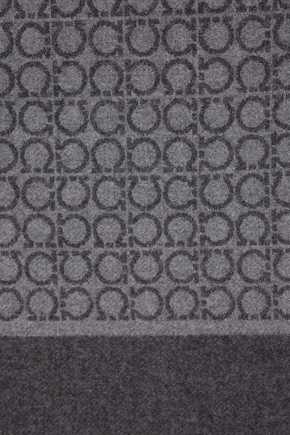 FERRAGAMO Sciarpa Gancini In Lana