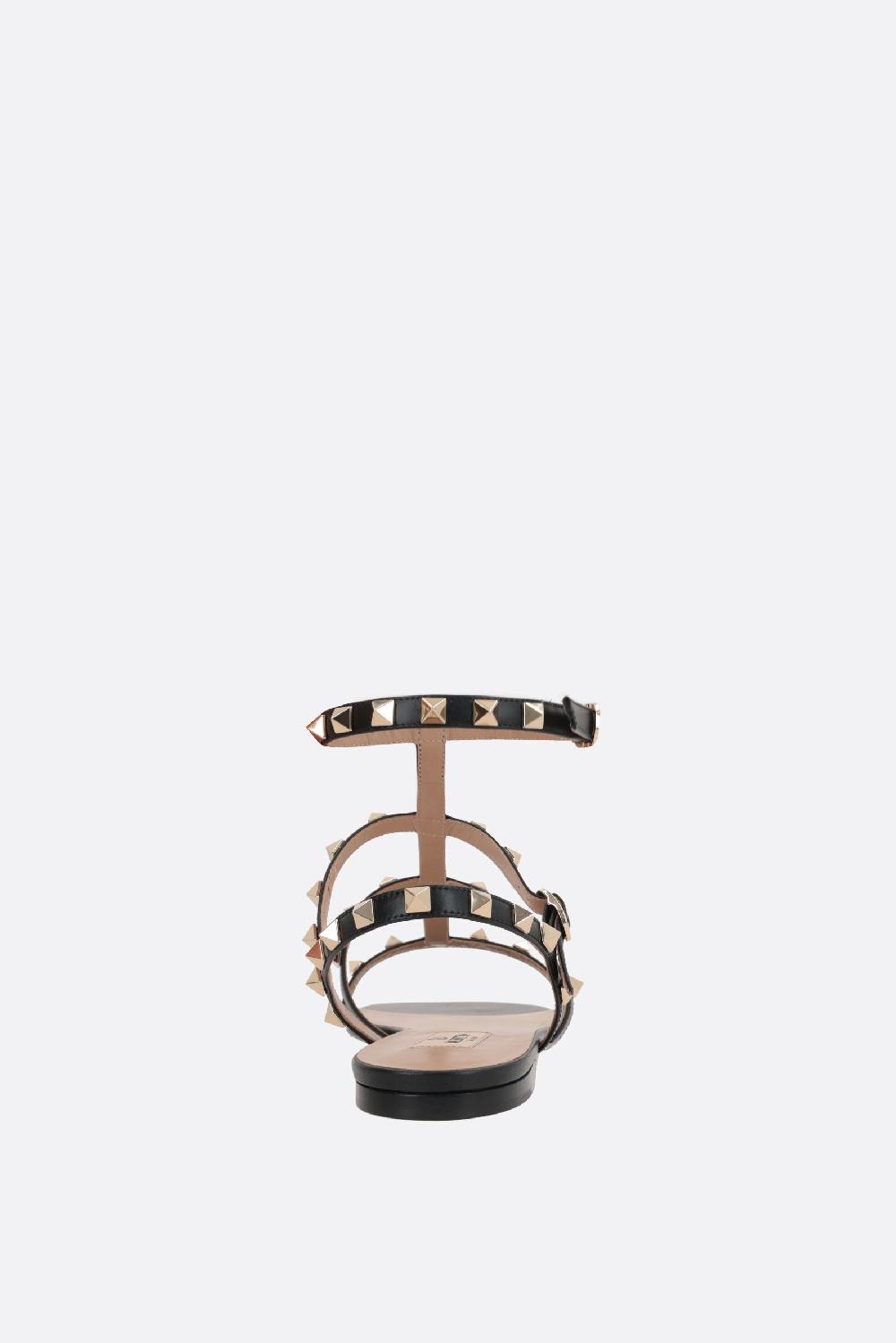 VALENTINO GARAVANI Sandalo Flat Rockstud In Pelle Liscia