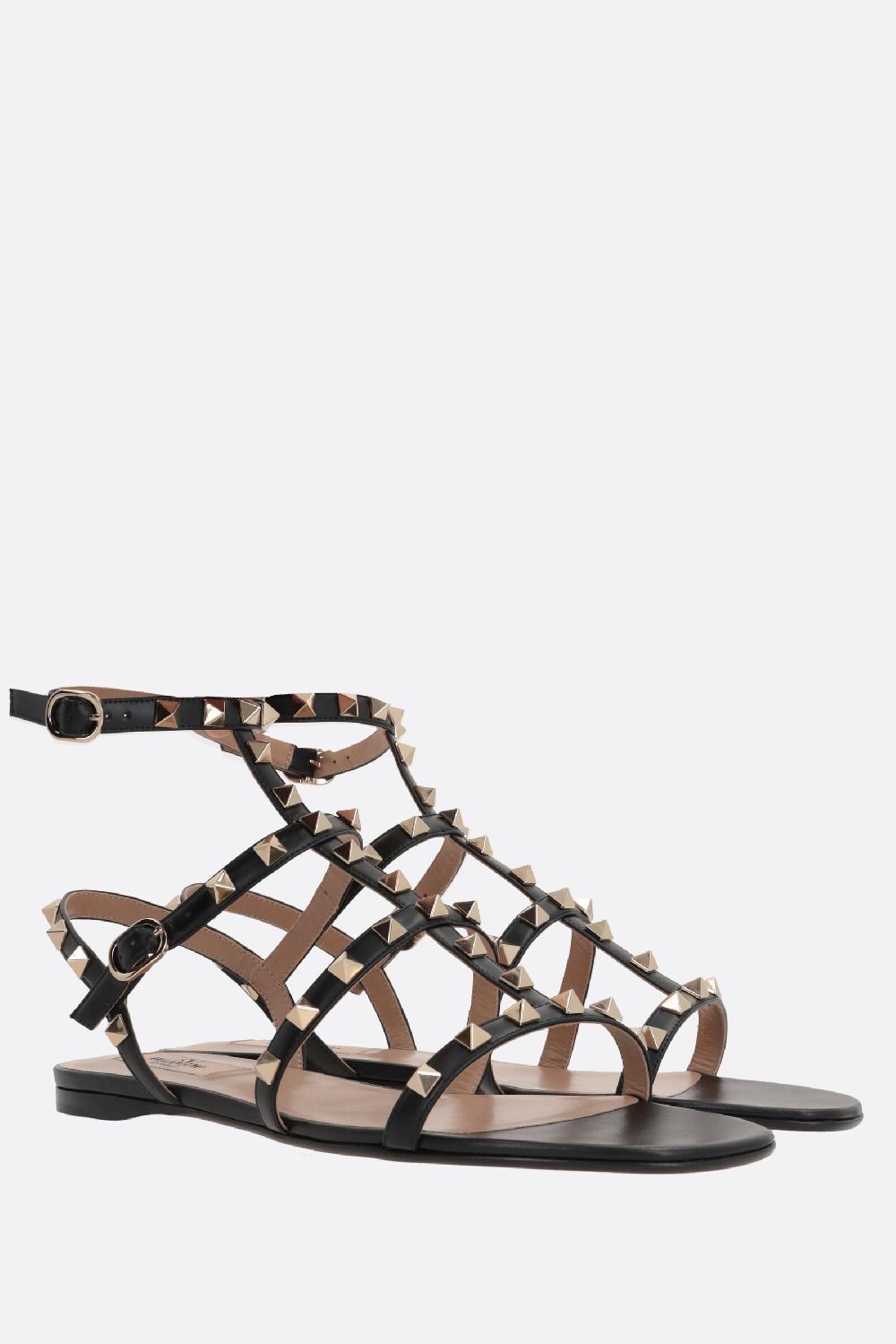 VALENTINO GARAVANI Sandalo Flat Rockstud In Pelle Liscia