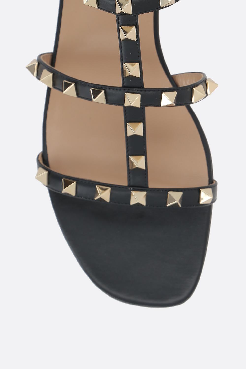 VALENTINO GARAVANI Sandalo Flat Rockstud In Pelle Liscia