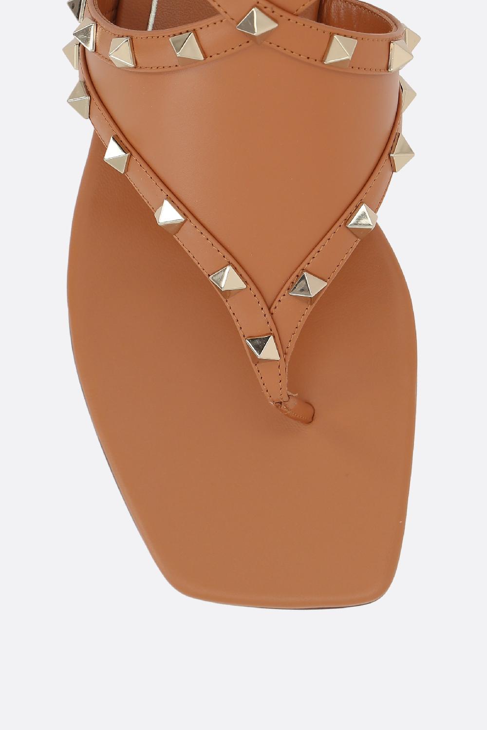 VALENTINO GARAVANI Sandalo Infradito Rockstud In Pelle Liscia