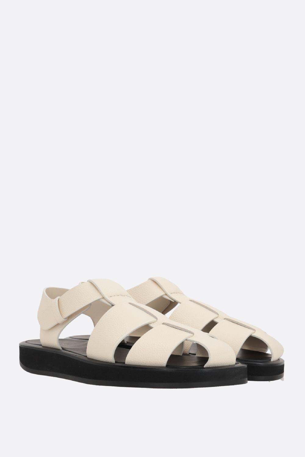 THE ROW Sandalo Flat Fisherman In Pelle Martellata