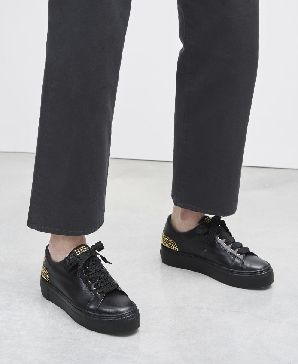 Agl Sneaker Con Borchie Sul Tallone Nero Stella