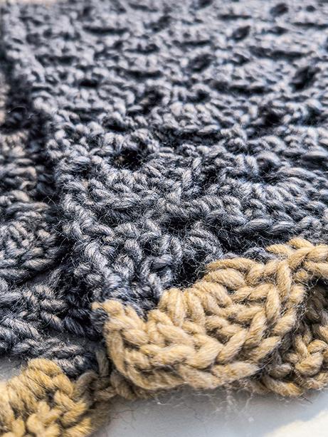 Tricot à Porter Sciarpa In Maglia Con Bordi Traforati Finitura A Smerlo