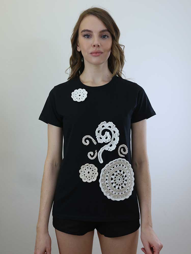 Tricot à Porter T-SHIRT SCOLLO GIRO CON APPLICAZIONI CROCHET
