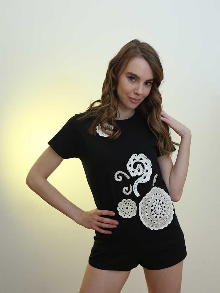 Tricot à Porter T-SHIRT SCOLLO GIRO CON APPLICAZIONI CROCHET