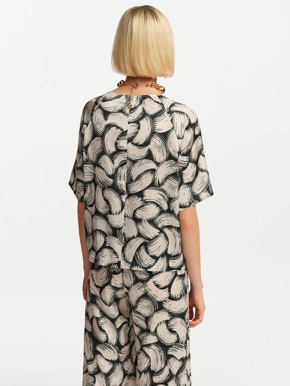 ESSENTIEL ANTWERP Top Girocollo Squadrato Nero