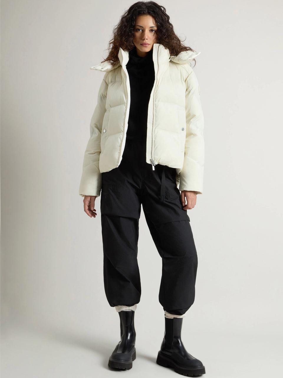 WOOLRICH Piumino Corto Alsea Con Cappuccio Staccabile Latte