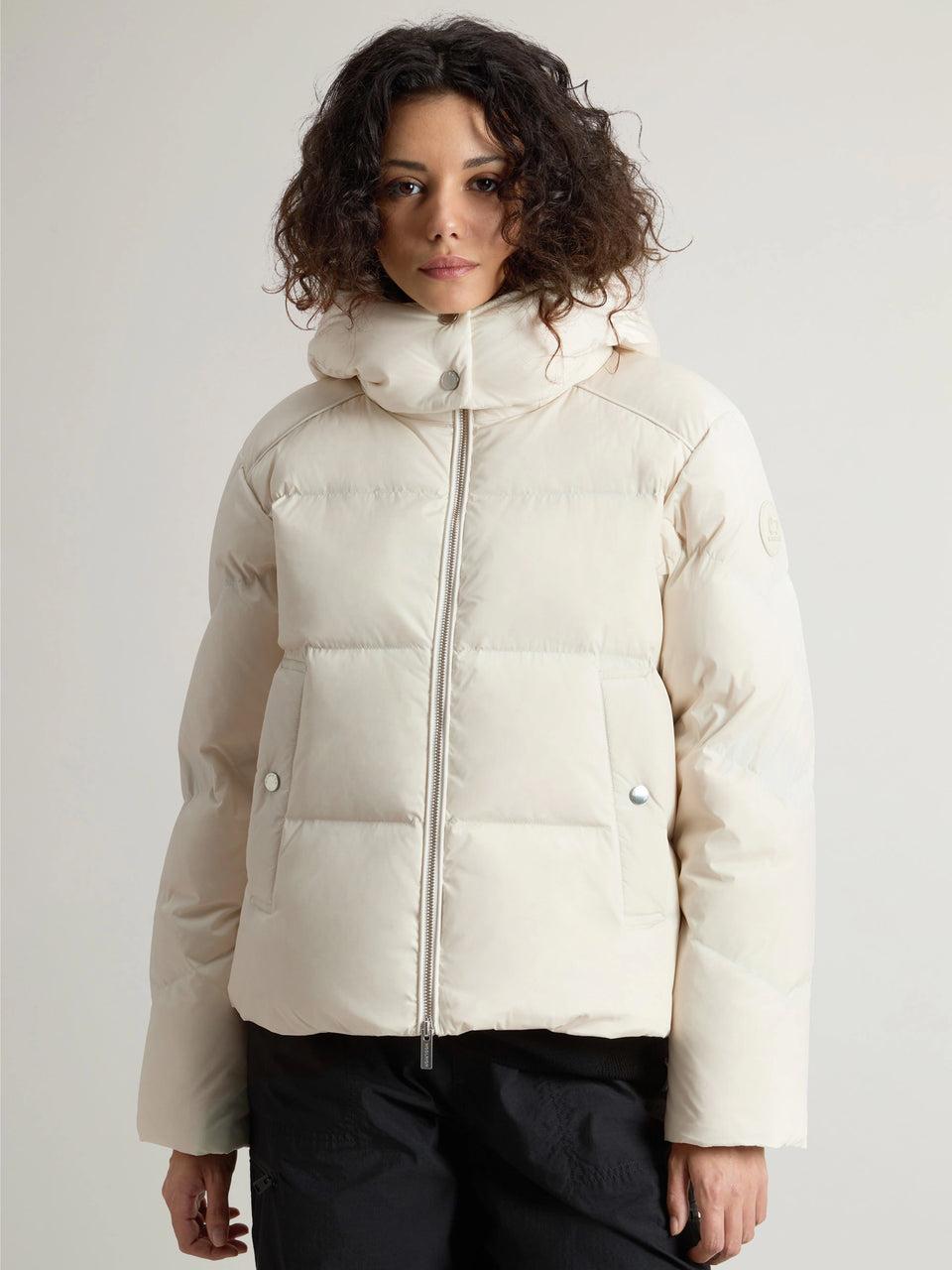 WOOLRICH Piumino Corto Alsea con Cappuccio Staccabile Latte