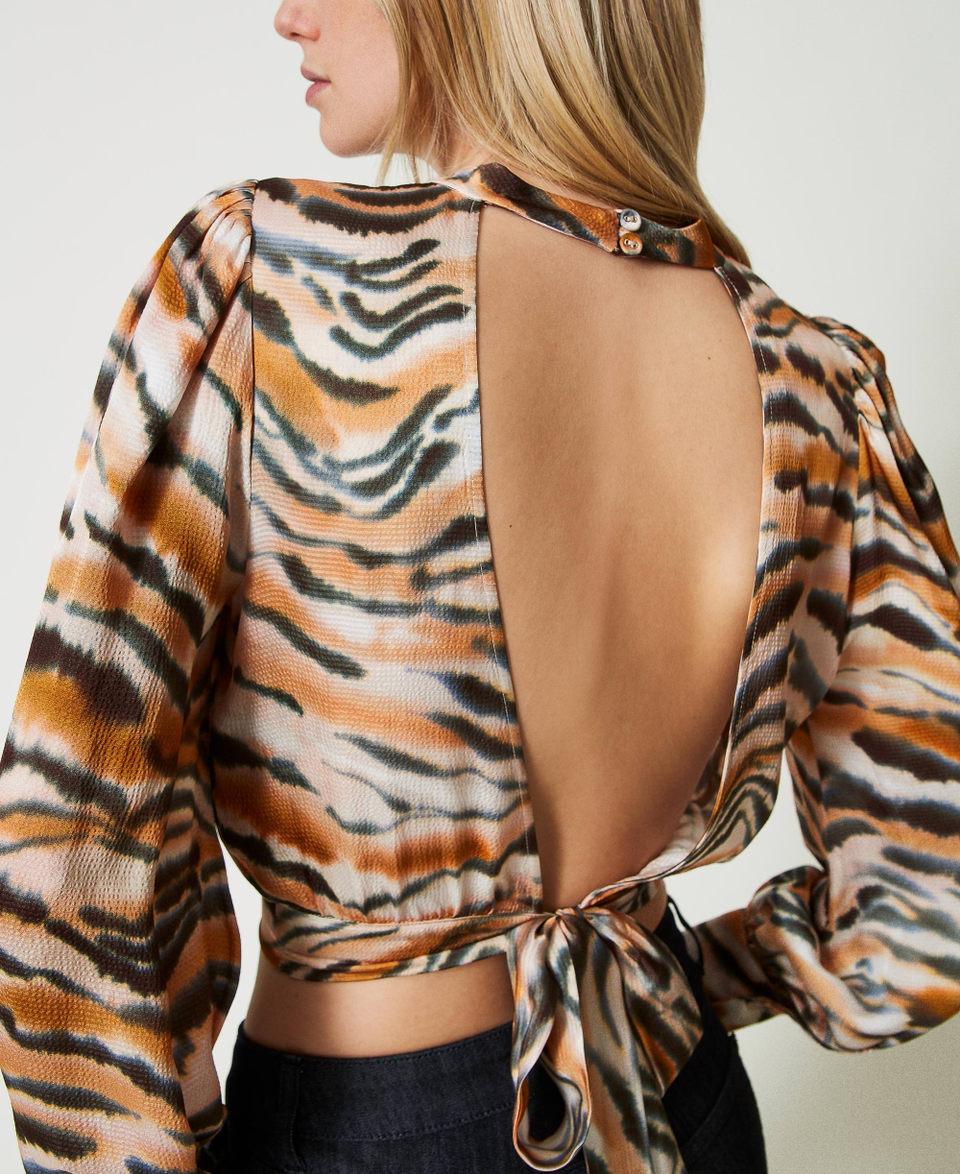 Twin Set Blusa cropped in raso animalier