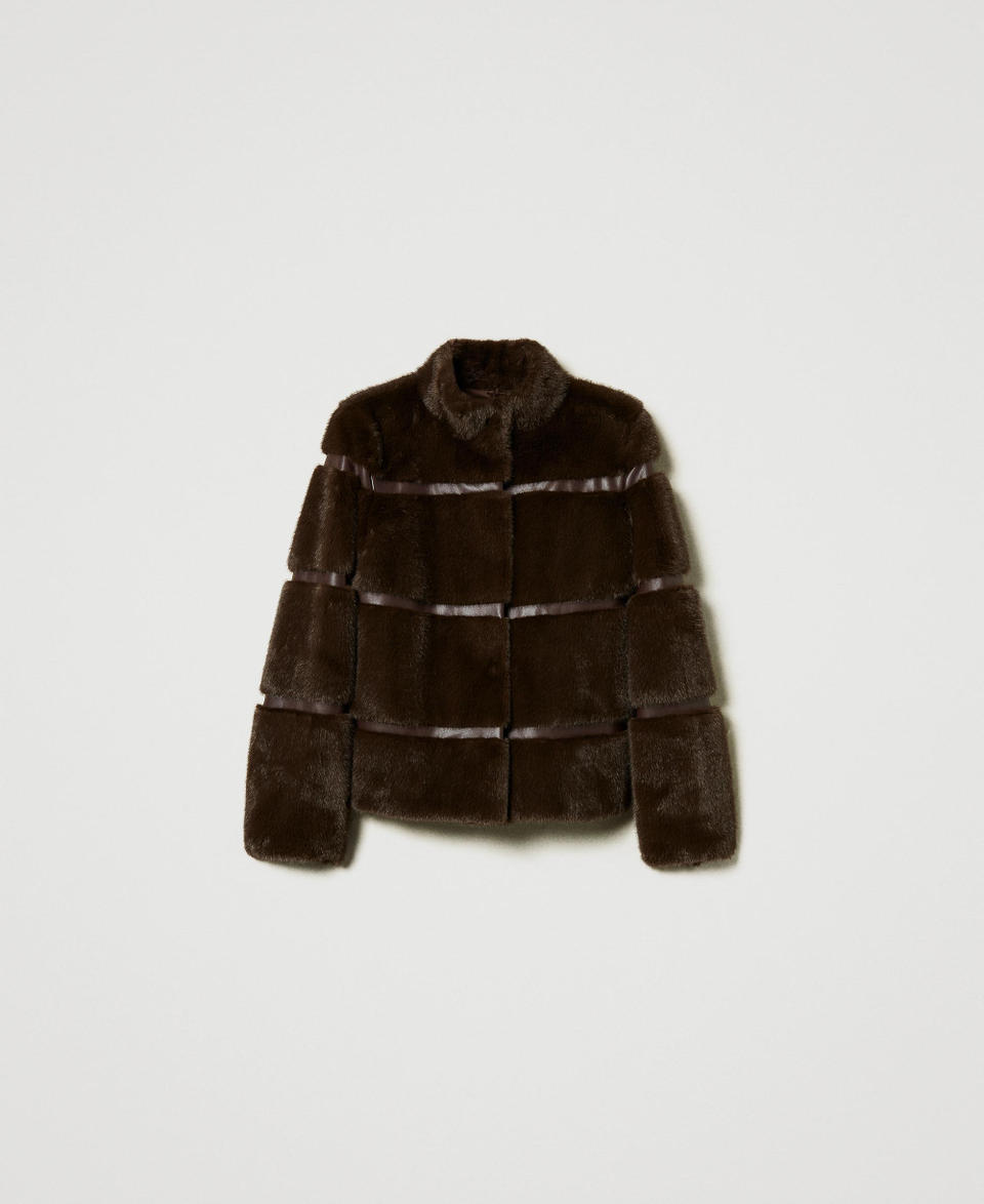 Twin Set Cappotto Corto In Faux Fur Con Intarsi