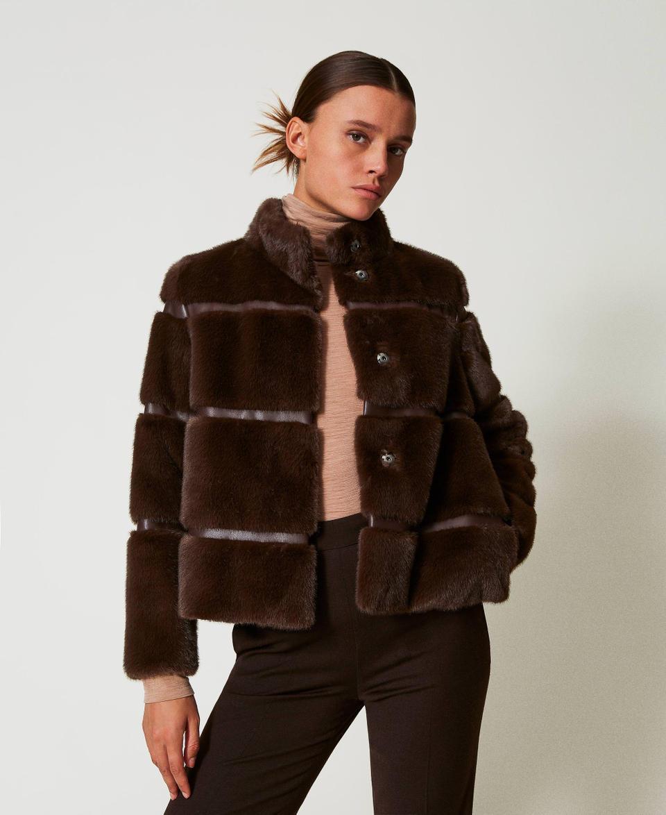 Twin Set Cappotto corto in faux fur con intarsi
