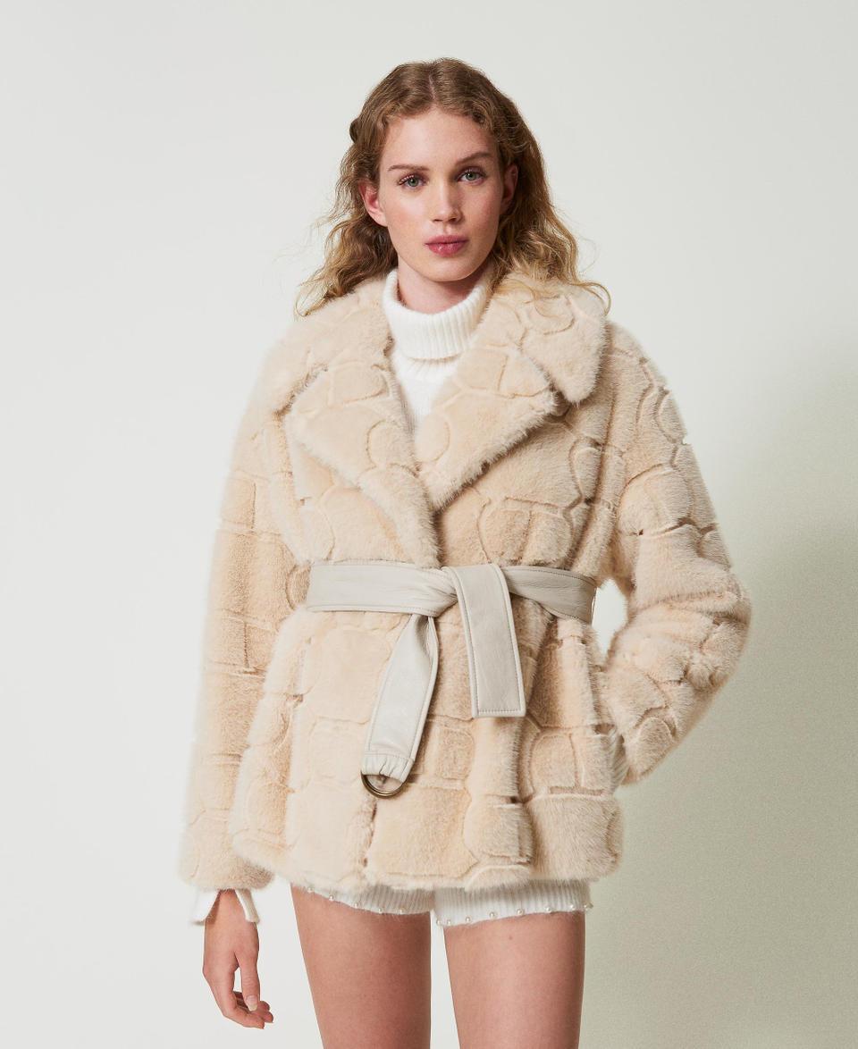 Twin Set Cappotto Corto In Faux Fur Con Oval T