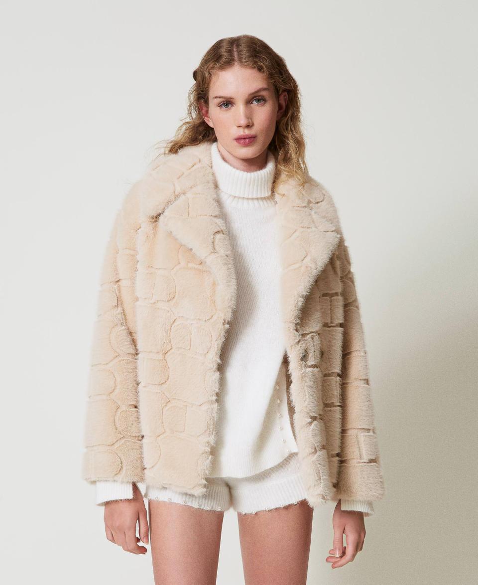 Twin Set Cappotto Corto In Faux Fur Con Oval T