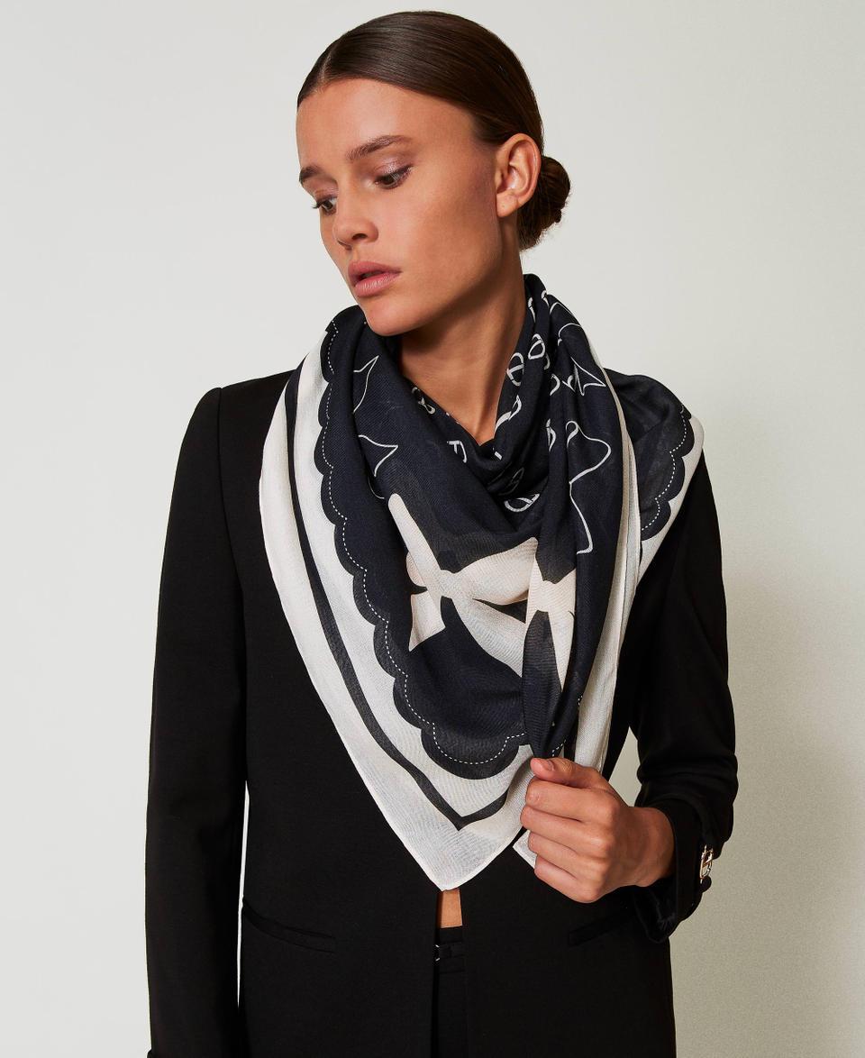 Twin Set Kefiah Con Stampa Fiocchi E Logo