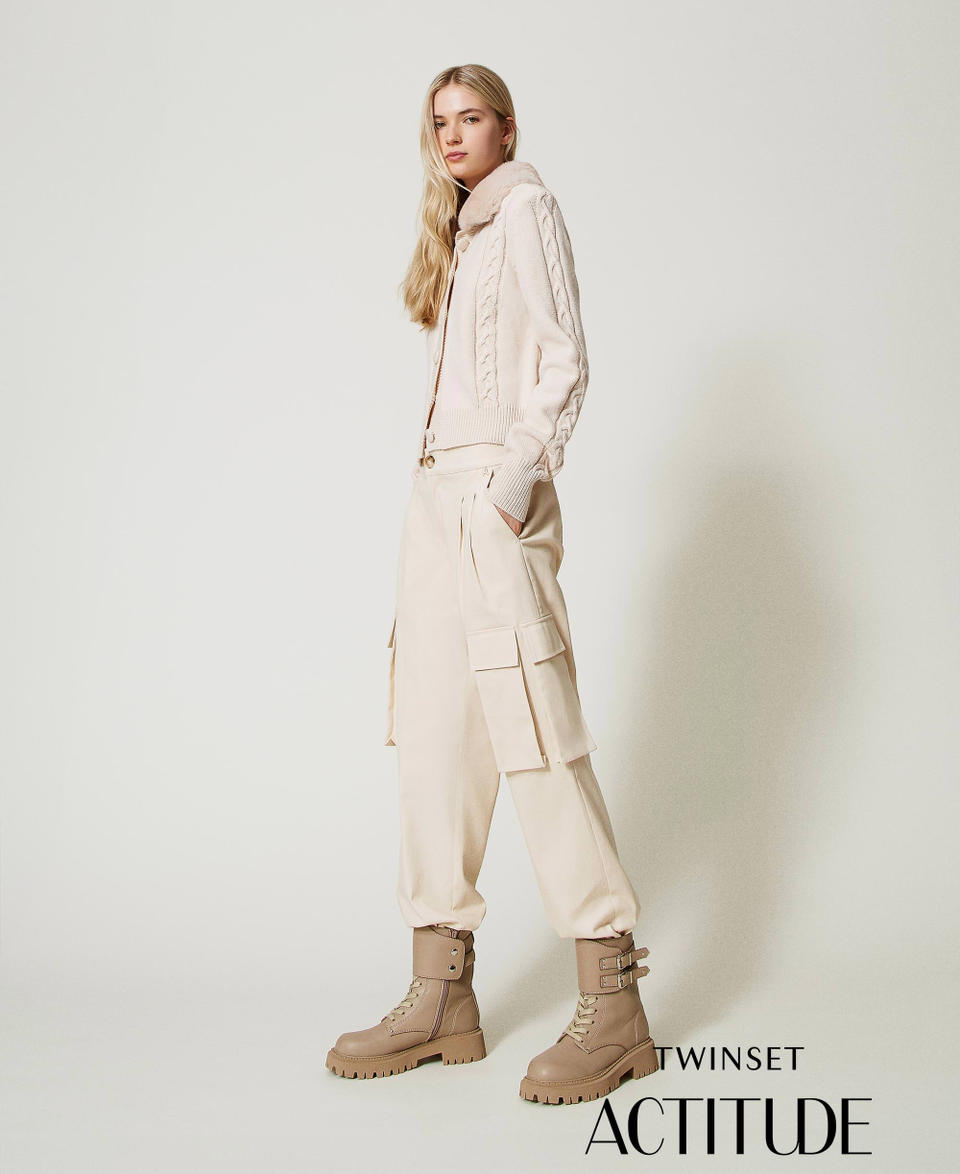 Twin Set Pantaloni cargo con tasche asimmetriche