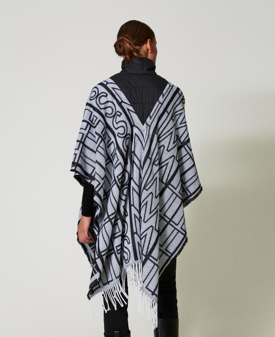 Twin Set Poncho Jacquard Con Logo