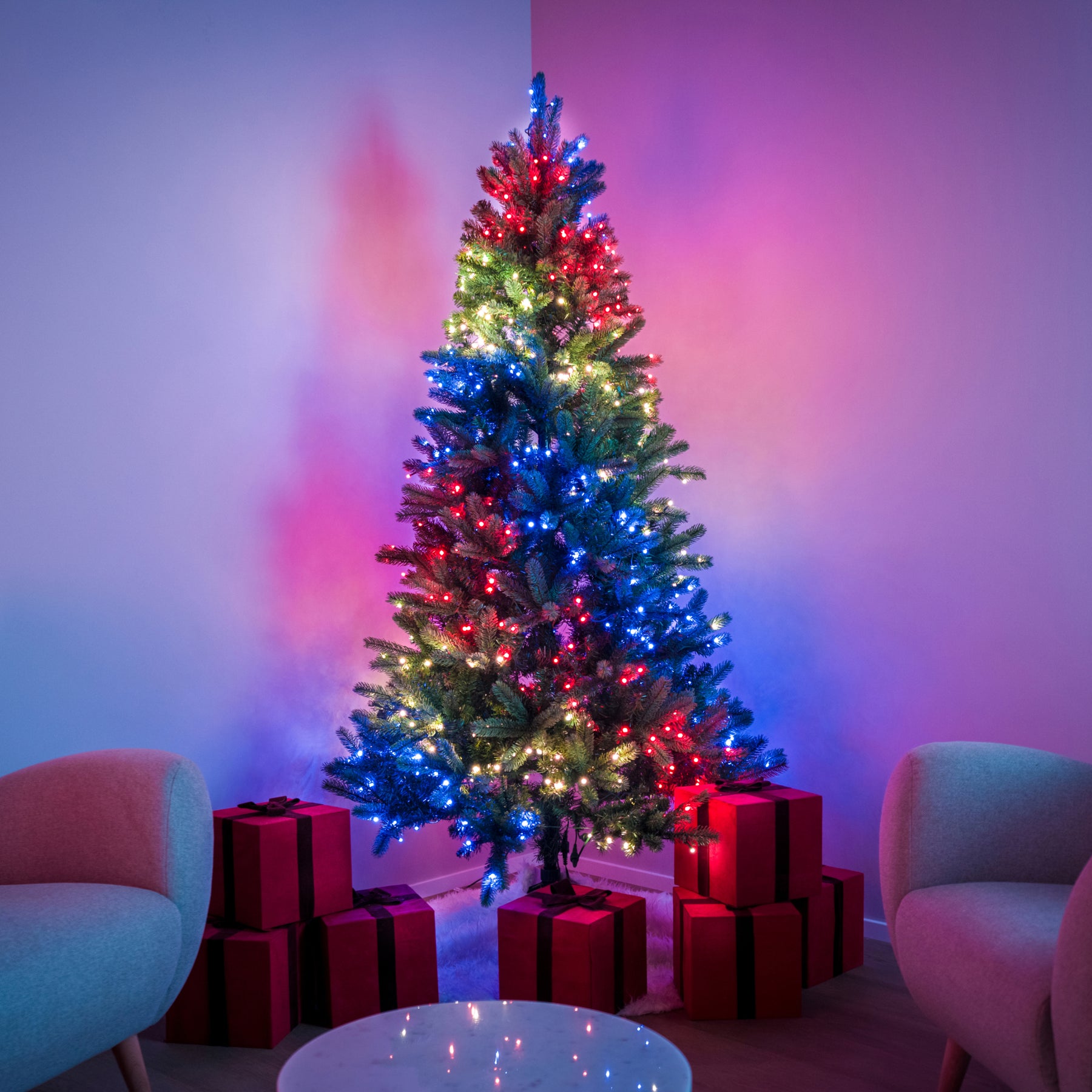 Twinkly Pre-lit Regal Tree (Multicolor + Bianco)