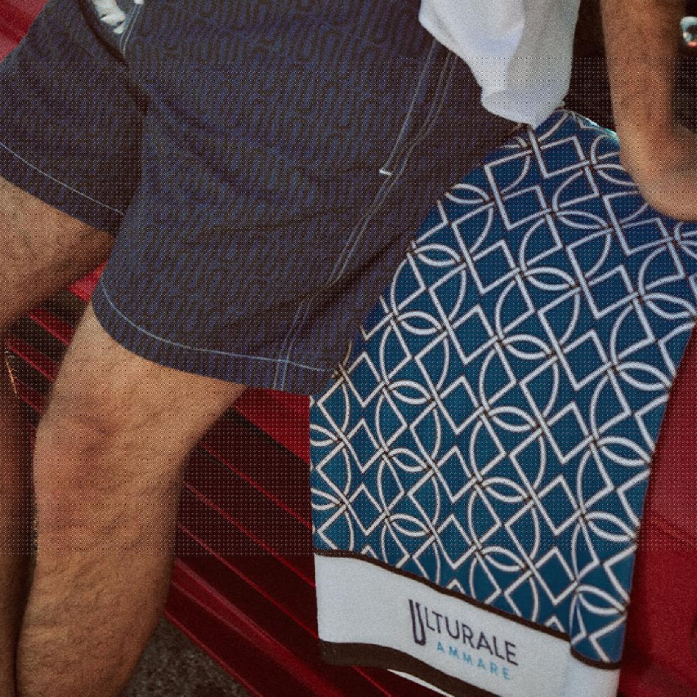 Ulturale Telo mare fantasia geometrica su fondo blu in poliestere e cotone - Ulturale