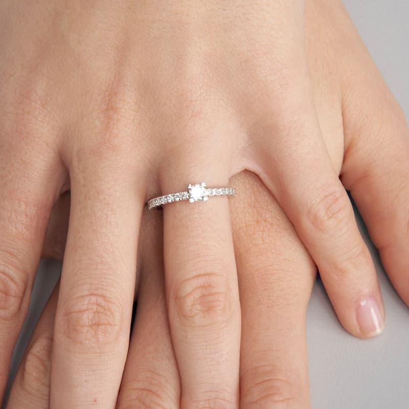 Unoaerre Anello Solitario In Argento Con Zirconi | UNOAERRE Gioielli