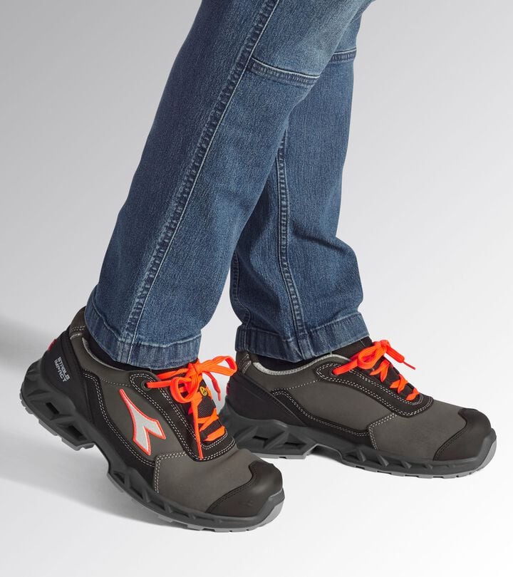 Utility Diadora SHARK STA IMP LEAT LOW S3S FO SR SC ESD Scarpa Antinfortunistica Bassa