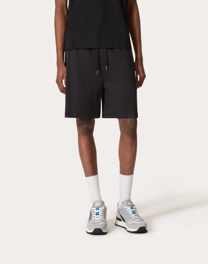 Valentino Handbags Bermuda In Cotone Tecnico Con Patch Vlogo Signature Per Uomo In Nero | Valentino IT