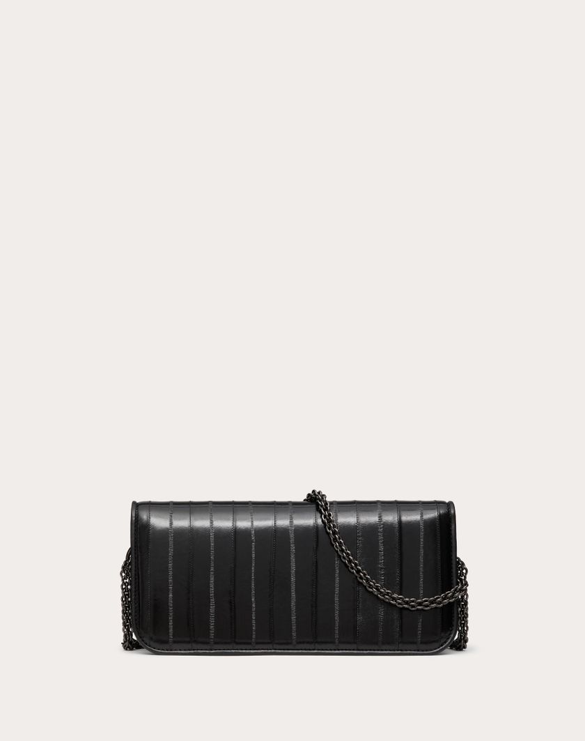 Valentino Handbags Borsa A Spalla Valentino Garavani Locò In Anguilla Per Donna In Nero | Valentino IT