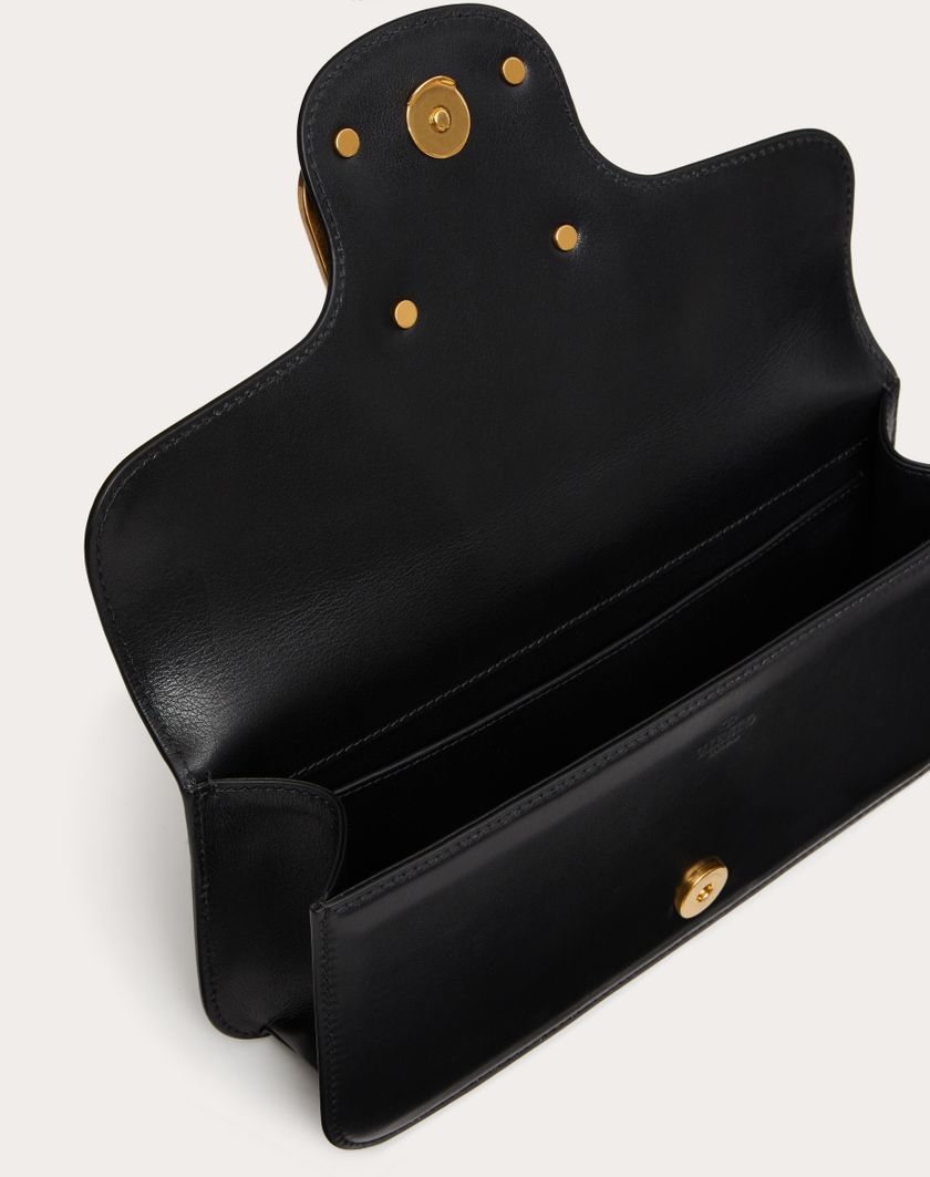 Valentino Handbags Borsa A Tracolla Locò In Vitello Per Uomo In Nero | Valentino IT