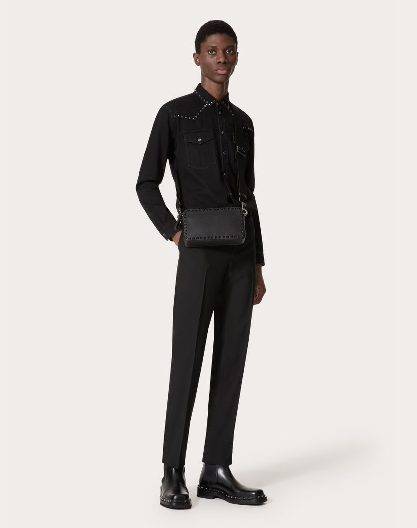 Valentino Handbags Borsa A Tracolla Rockstud In Vitello Granato Per Uomo In Nero | Valentino IT