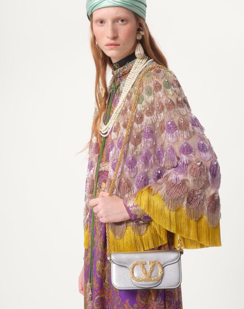 Valentino Handbags Borsa Piccola A Spalla Valentino Garavani Locò In Vitello Laminato Con Logo Gioiello Per Donna In Rose Violet | Valentino IT