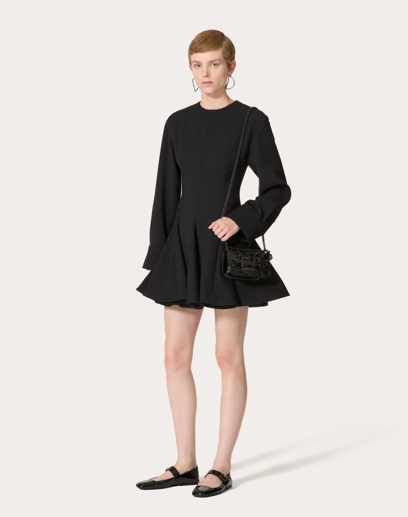 Valentino Handbags Borsa Piccola A Spalla Valentino Garavani Locò Ricamata In Anguilla Per Donna In Nero | Valentino IT