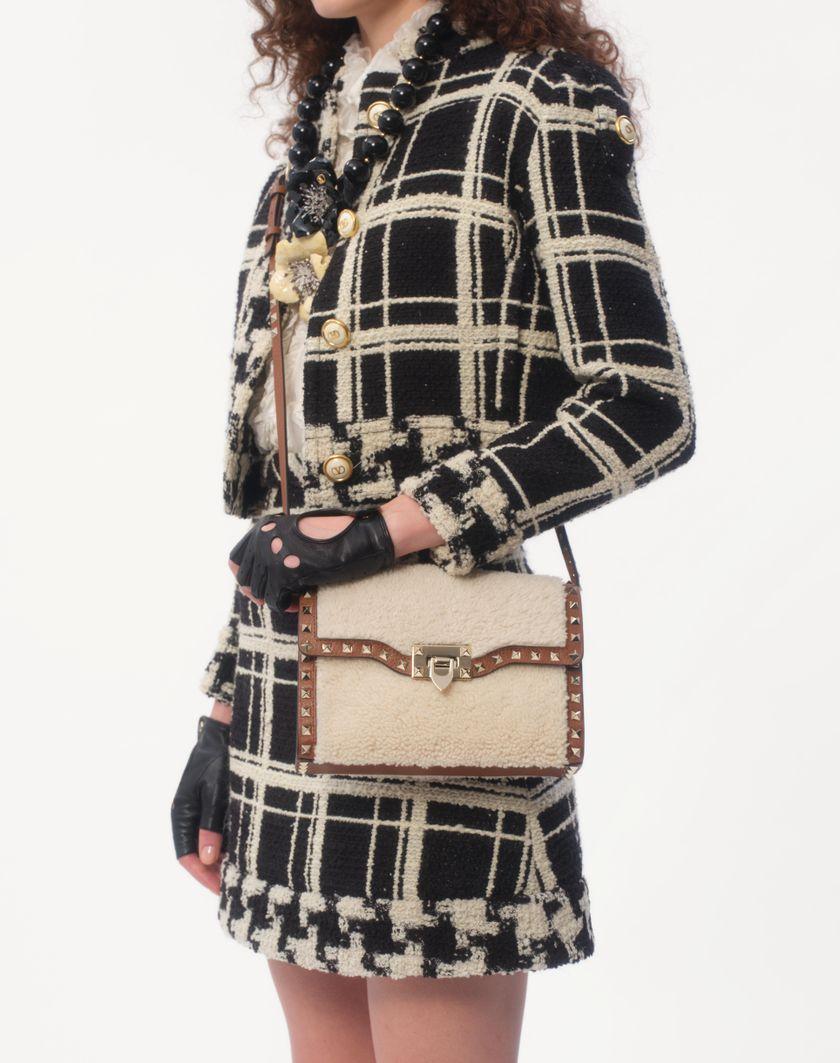 Valentino Handbags Borsa Piccola A Tracolla Valentino Garavani Rockstud In Shearling Per Donna In Naturale/selleria | Valentino IT