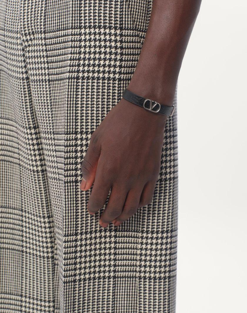 Valentino Handbags Bracciale Vlogo Signature In Vitello Granato Per Uomo In Nero | Valentino IT