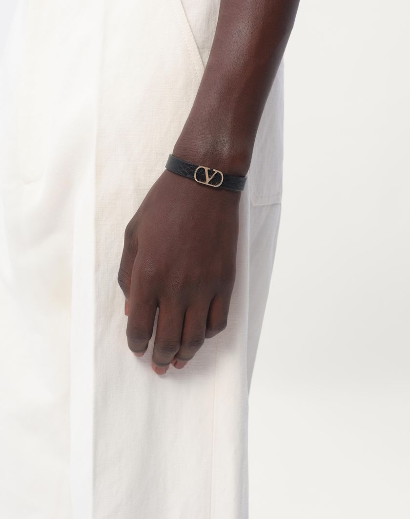 Valentino Handbags Bracciale Vlogo Signature In Vitello Granato Per Uomo In Nero | Valentino IT