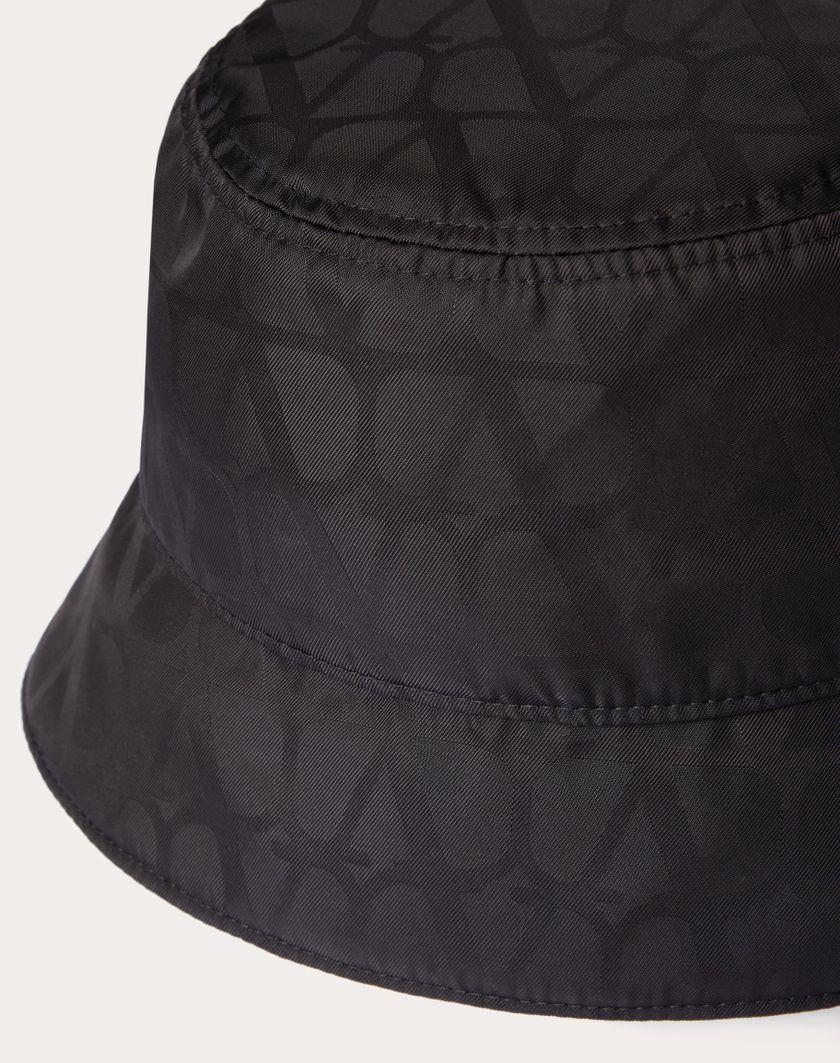 Valentino Handbags Bucket Hat Reversibile Toile Iconographe In Nylon Con Pochette Per Uomo In Nero | Valentino IT