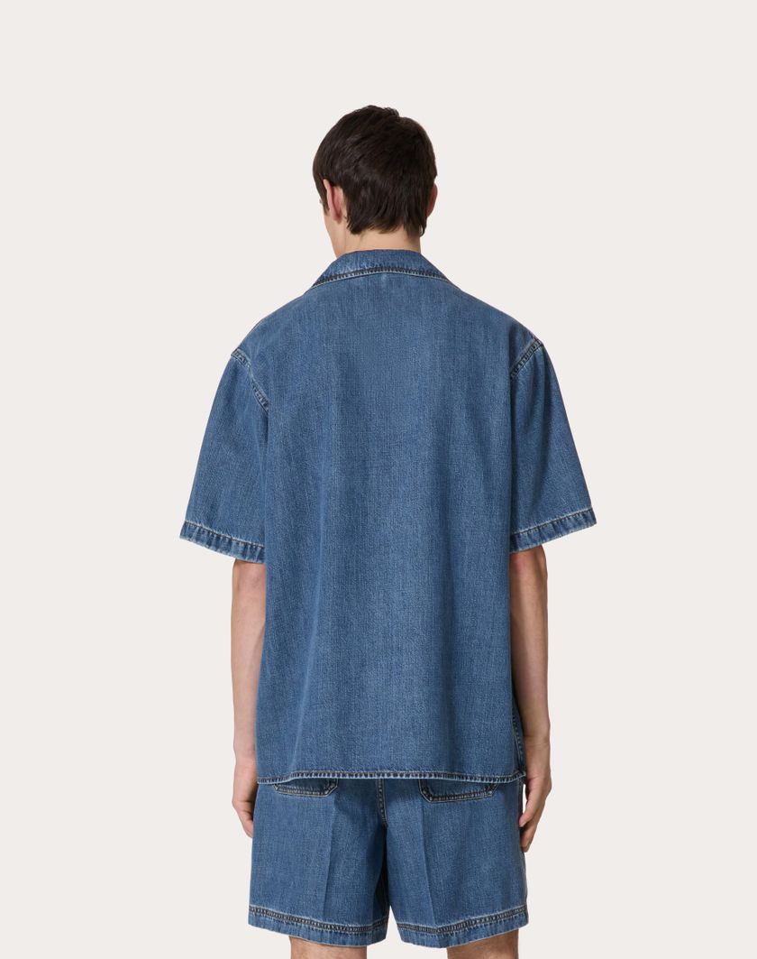 Valentino Handbags Camicia Bowling In Denim Con V Detail Metallica Per Uomo In Denim | Valentino IT