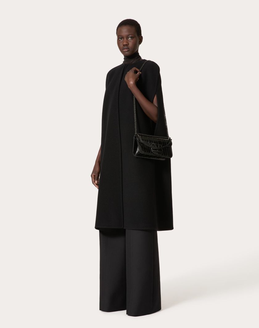Valentino Handbags Cappa In Fluffy Cachemire Blend Per Donna In Nero | Valentino IT