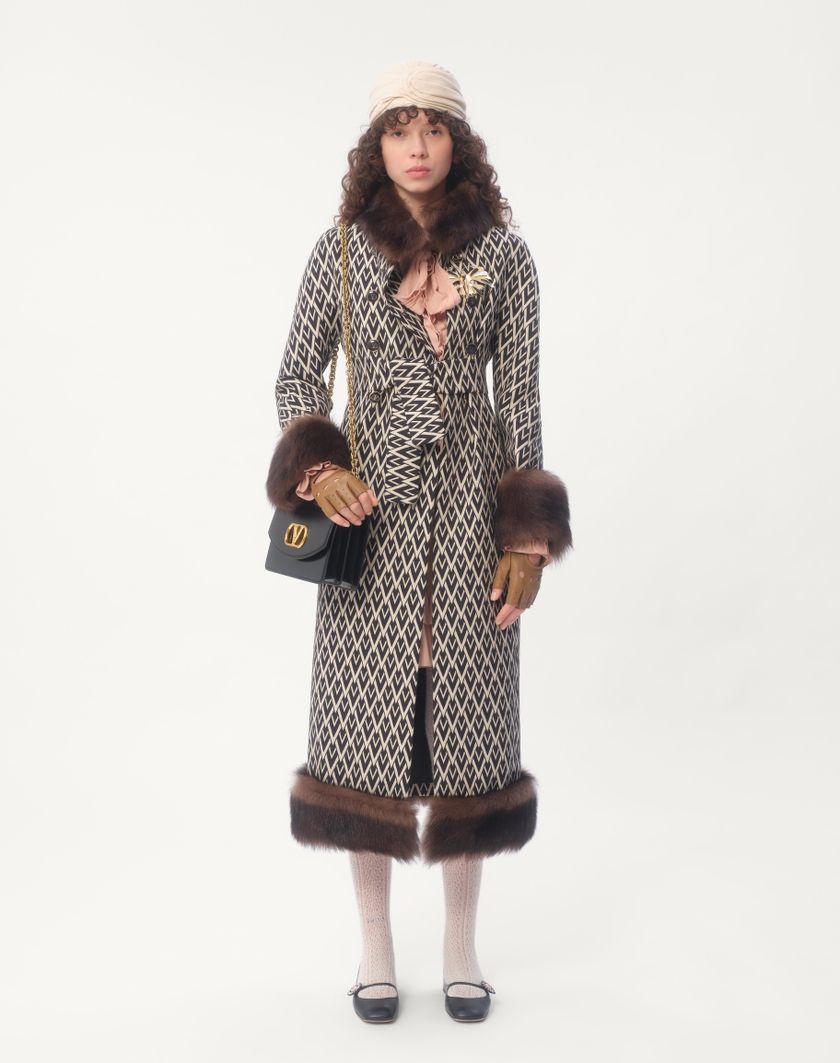 Valentino Handbags Cappotto In Jacquard Toute La V Per Donna In Nero/avorio | Valentino IT