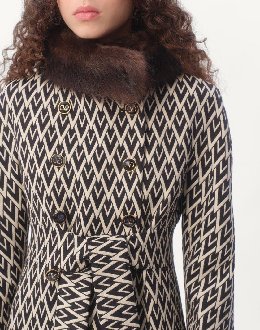 Valentino Handbags Cappotto In Jacquard Toute La V Per Donna In Nero/avorio | Valentino IT