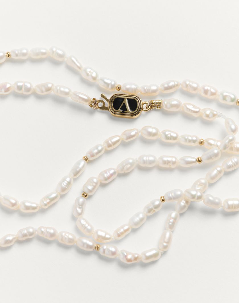 Valentino Handbags Collana Valentino Garavani Ovalette In Metallo Smalto E Perle Per Uomo In Oro/nero/crema | Valentino IT