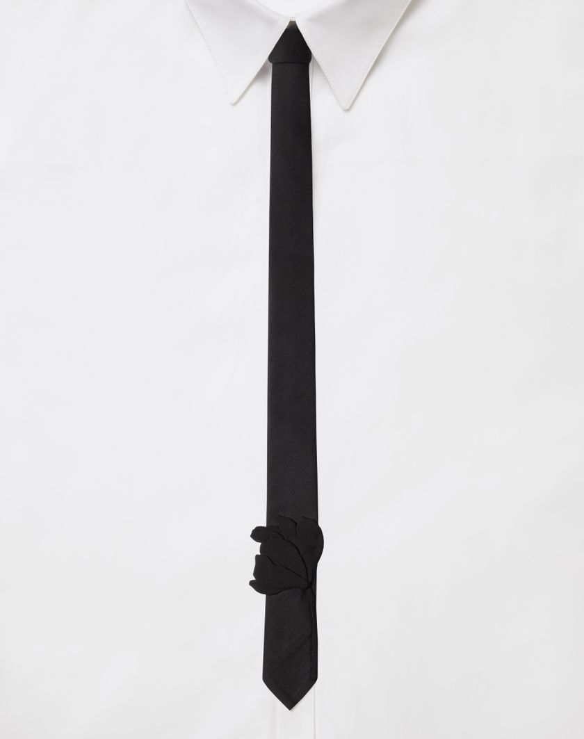 Valentino Handbags Cravatta Valentie In Lana E Seta Con Ricamo Fiore Per Uomo In Nero | Valentino IT