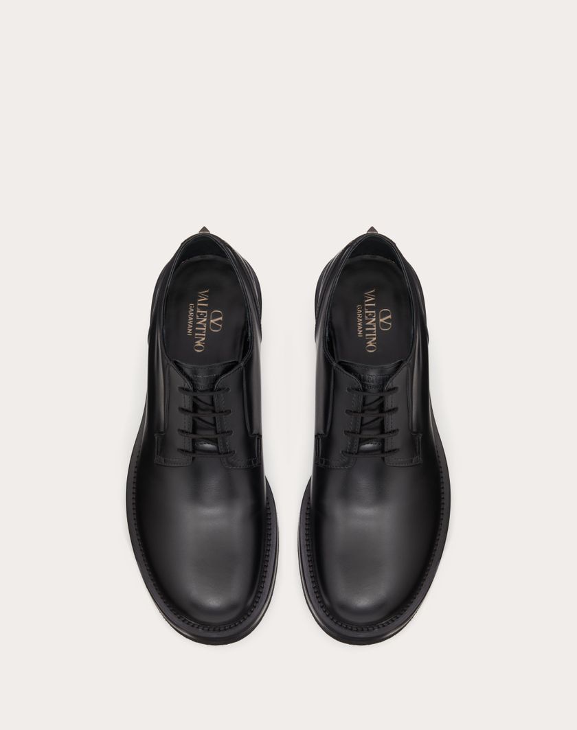 Valentino Handbags Derby Rockstud Essential In Vitello Per Uomo In Nero | Valentino IT