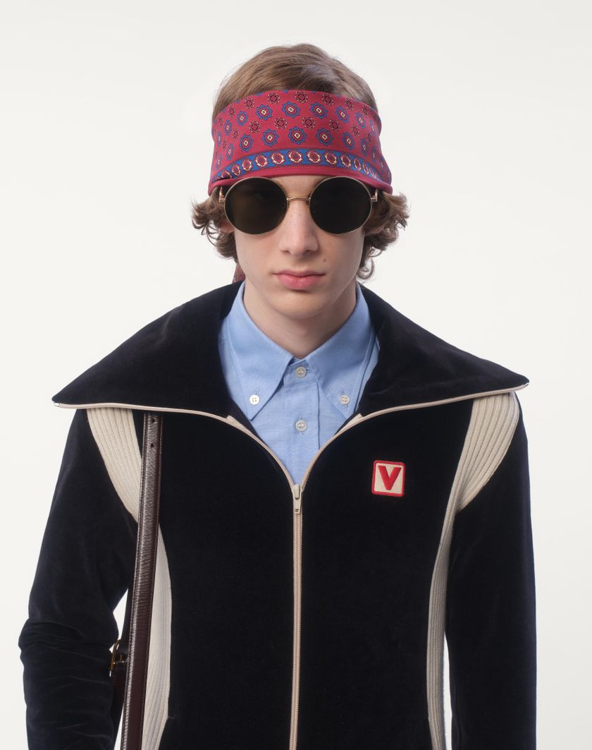 Valentino Handbags Felpa Collo Alto In Ciniglia Con Zip E Patch Chez Valentino Per Uomo In Nero | Valentino IT