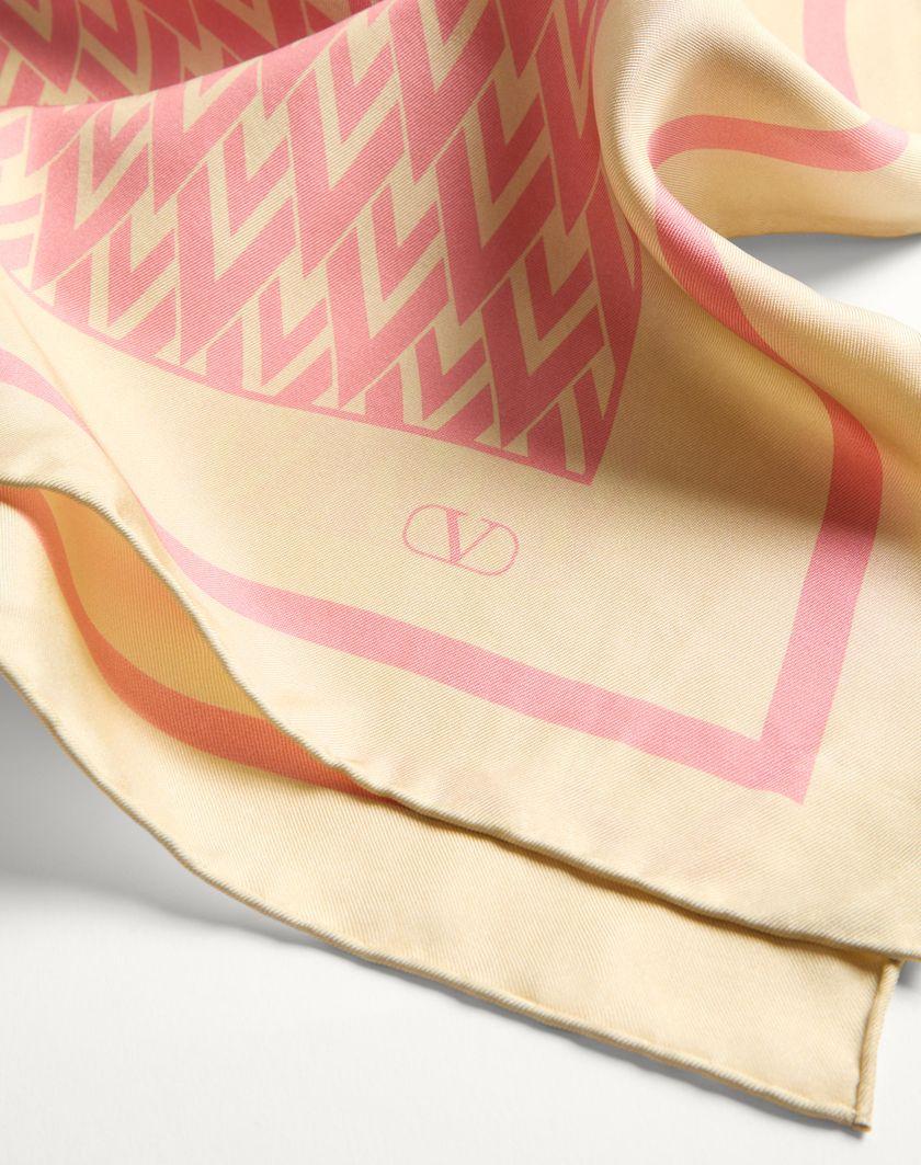 Valentino Handbags Foulard Toute La V In Seta Per Donna In Crema/nero | Valentino IT